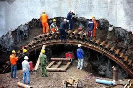 克拉玛依隧道钢花管支护案例